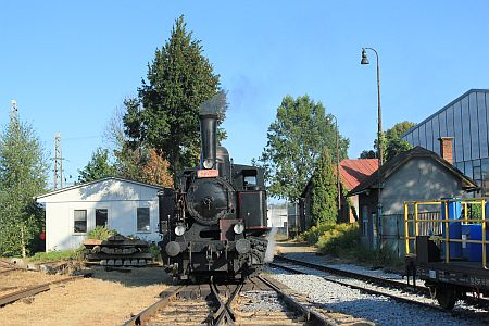 6.9.2012: op���a z�vod �OS Zvolen cez b�val� vr�tnicu opraven� parn� lokomot�va - 422.0108.