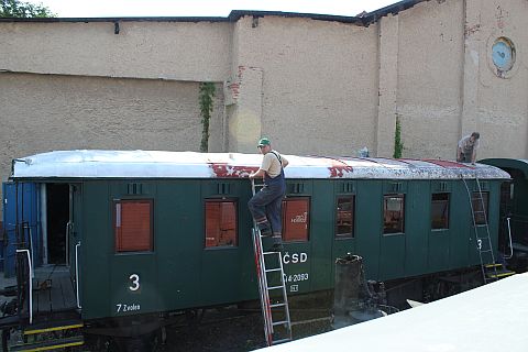 Prebiehaj�ca oprava n�teru strechy voz�a Ci 4-2093